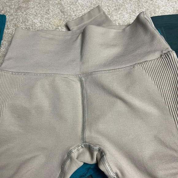 3 Alphalete Aero Leggings - Picture 3 of 5